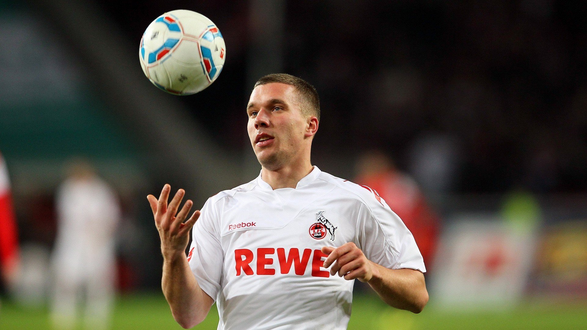 太阳险胜四川队，库里关键制胜